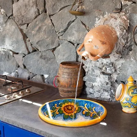 Ai Confini Dell Etna 1 *